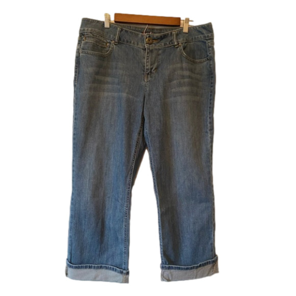 ELLE Women's 14 Everyday Distressed Rolled Cuff Cropped Jeans Travel Neutral - Picture 1 of 11